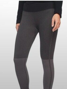 Après-Ski" Look Athletic Sporty Athleta Flurry Colorblock Leggings Black/Gray L